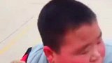 班级拔河比赛，这小胖子太可爱了！