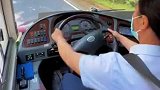 在盘山公路上飙车，贼刺激