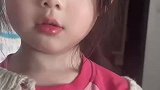 小姑娘受委屈泪眼婆娑，好似林黛玉惹人怜爱