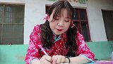 童年：小甜甜兄妹玩波波球，没想哥哥吹了一个超级大的波波球！
