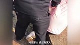 女子后悔远嫁趴河边大哭，路人：她最后悔没听爸妈的话