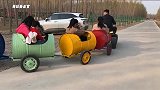 爸爸看孩子，他用油桶设计的小火车，真搞笑