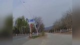 多地无人配送车连发交通事故：拖行电瓶车、与轿车碰撞后径直驶离