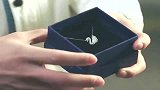 对合金过敏，还要收下他送的礼物，你把他当什么了？