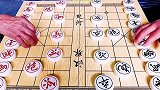 街头象棋残局对战，红方老爷子棋路套路太过硬，对手惨败认输