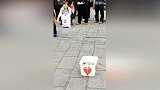 爆新鲜-201704-山东女孩失踪15年 现被发现身体变残街头卖唱乞讨