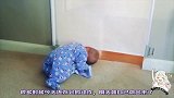 老爸摁住5个月宝宝的双脚，下一秒宝宝的动作，妈妈都看愣了