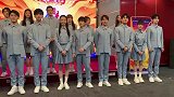 黄子弘凡被问有没有被小伙伴嫌吵 大家起哄的反应也太真实了吧
