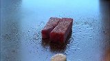 鲜嫩多汁的雪花牛肉，日本的铁板烧还真是多种多样！