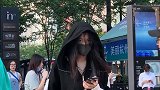 我穿梭在这座城市之中，却没人知道我在想什么