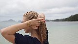 妹子嫌头发湿漉漉的好丑，编成麻花辫后，清爽又可爱！