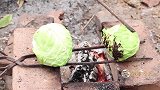 搞笑童年；小时候在家自己做烧烤，比妈妈做的饭都香，妈妈都夸我