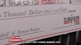 WWE-18年-RAW第1330期：斯台普斯中心代表罗门·伦斯捐赠儿童健康医院1万美元-花絮