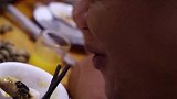 一家三口下馆子吃烤鱼，其乐融融，吃饱继续努力奋斗！
