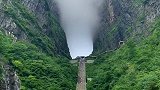 神奇的天门洞，好害怕被这雾给吞进去