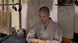 武僧师父表演“猴棍”，动作丝滑流畅，网友：练成这样真的很不容易