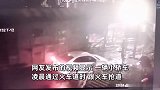 汽车凌晨跟火车抢行，被挤压变形削掉车尾，监控中有人紧急往上爬