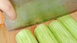 夏天要多吃丝瓜，肉末丝瓜鲜嫩脆爽，多汁入味，上桌抢着吃
