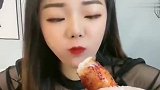 章鱼大爆头，红彤彤的，很有食欲呢！