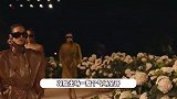 刘雯亮相时装周秀场，化身摩登女郎高级感满满，完全是女王级别