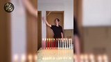 漂亮女神竟把双节棍耍得炉火纯青！秒掉一排蜡烛