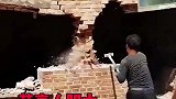 抡大锤神操作，艺高人胆大