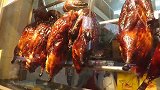 香港街头美食，老字号烧腊店的招牌蜜汁叉烧，色泽红亮肉质细嫩！