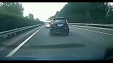 高速上越野车突然搞“暗杀”，结果当场被一把干掉