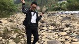 发现一块玉石？切开后发现不对劲，结果还是赚了