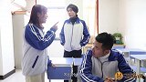 红红在黑板上踩脚印不敢承认，没想毛毛仗义相助，有意思