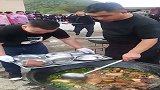 村长家办流水席，混得多光鲜亮丽，你都得来端盘子！