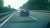 高速上越野车突然搞“暗杀”，结果当场被一把干掉