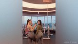 两位顶级蜜桃臀美女小姐姐 你更喜欢哪一位？