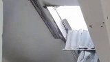 找亲戚给房子开天窗，一动手我就愣了，拿我当个孩子糊弄吗