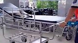 猫咪竟然睡在医院抢救床位，医生对猫咪做起了人工呼吸