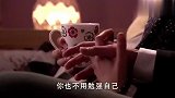 男子看穿了女友的心思，还握住了手安慰的好贴心