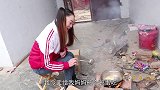 搞笑童年;小时候给妈妈煎荷包蛋,妈妈嫌弃煎糊了,自己感觉挺好