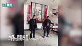 老爸和姑父时隔30年斗起霹雳舞，网友：曾经全村最靓的仔