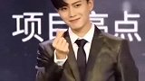 嘉伦的比心真的爱了爱了！