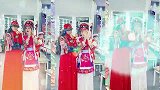 李若彤跟杨丽萍学跳舞，两女神穿民族服饰同框太养眼了