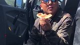 西藏这边的水果都是外面运过来的，所以都特别甜
