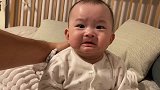 太逗了！宝宝瞪大眼睛神游中，突然一个激灵，情绪顿时失控！