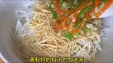 厨师长教的凉拌白菜帮真够绝，丝丝清脆爽口，过节聚餐必备凉菜