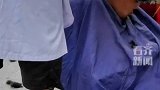 好心大姐免费给残疾乞讨者理发  网友：街头暖心最美大姐