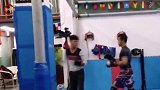 小伙以为自己很能打，踢馆挑战搏击教练，结果被教做人了
