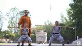 小萌娃蹲马步，练得非常到位，虎虎生风的少林拳从基本功开始学起