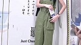 地铁10号线，偶遇神仙，她居然跳起来了？