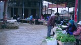 一道《过桥米线》要经过多重制作，从出锅那一刻起，故事像在眼前