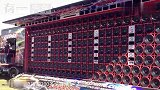 老外把200个低音炮装进卡车，有人跟着音乐动起来，魔鬼吗？