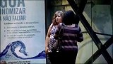 国外搞笑系列，男子用无人机扮鬼吓唬路人